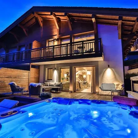 Chalet Town Centre With Hot Tub *