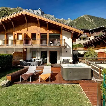 Chalet Town Centre With Hot Tub