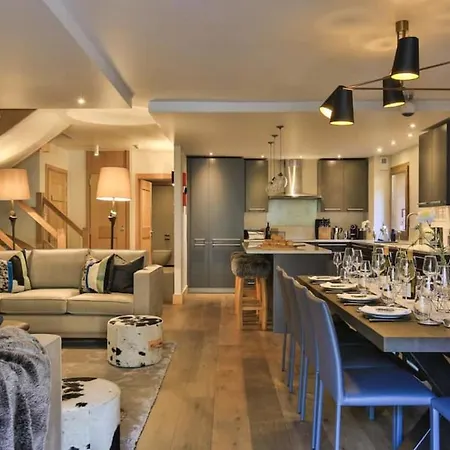 Chalet Town Centre With Hot Tub